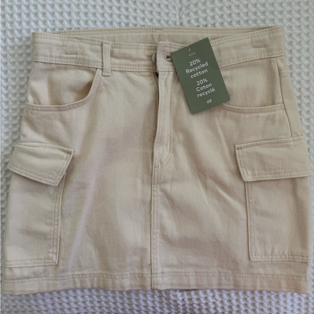 H&M Beige Mini Skirt with Pockets
